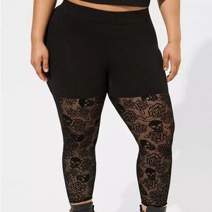 Betsey Johnson skull lace legging